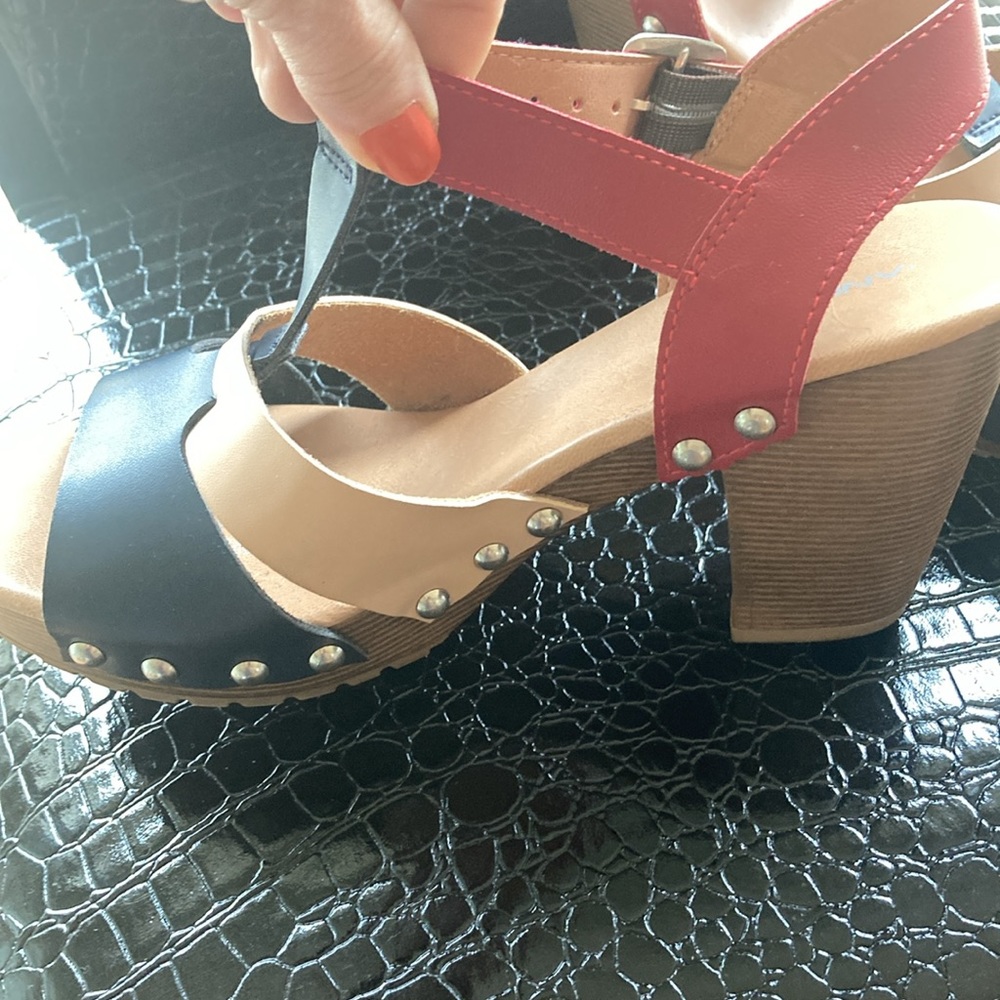 Comfortable wooden heel sandals by Andrea. - Picture 3 of 11